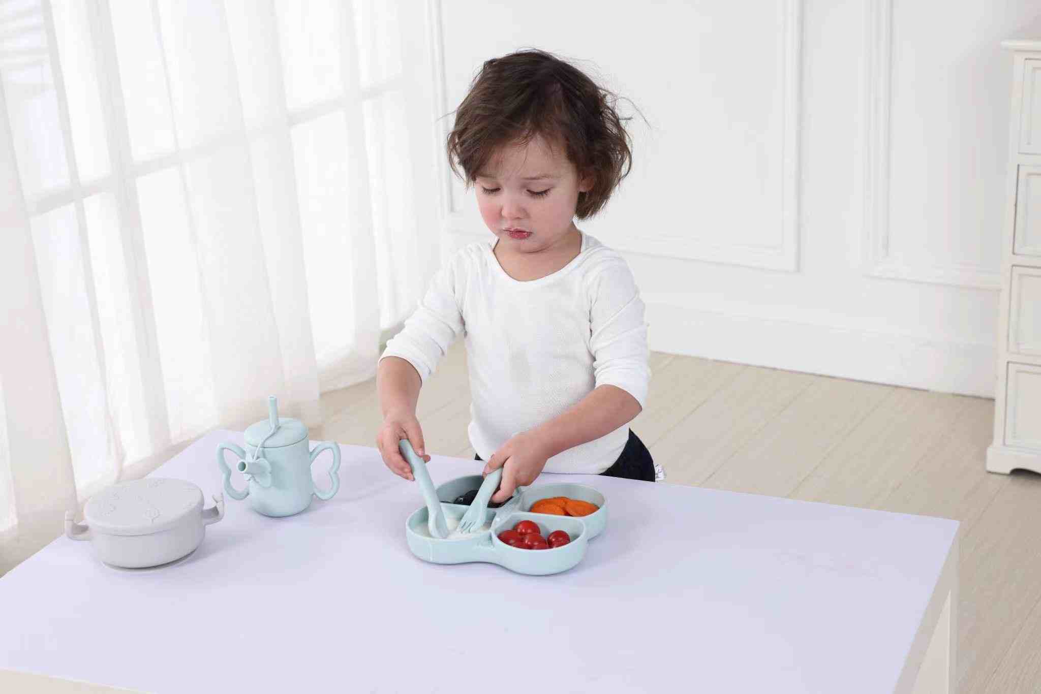 baby_eating_plate